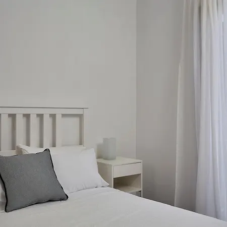 Sunrise Paros מלון דירות 4*